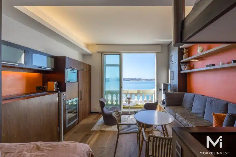 Appartement moderne avec vue sur la mer.