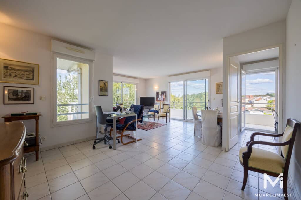 Appartement lumineux avec vue dégagée et balcon